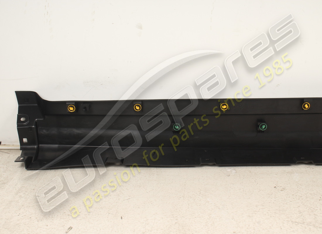 new maserati lh front door emossed mouldi. part number 670065825 (5)