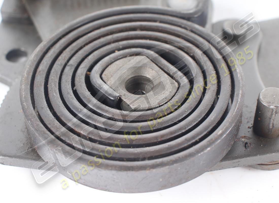 USED FERRARI LH BRACKET. PART NUMBER 62515100 (4) used ferrari lh bracket. part number 62515100 (4)