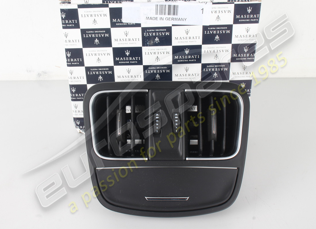 new maserati rear air vent. part number 670149418 (6)