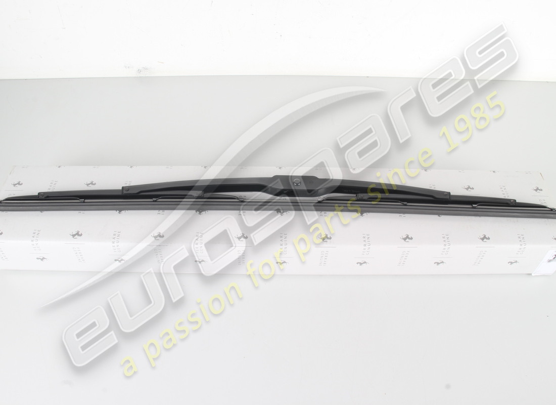 new ferrari rh windscreen wiper brush. part number 65081600 (2)