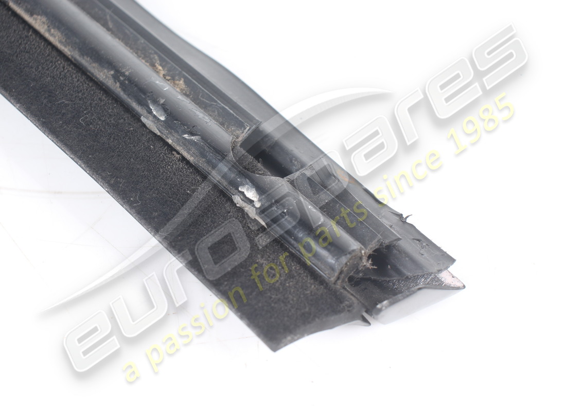 USED FERRARI RH MOULDING. PART NUMBER 61538900 (6) used ferrari rh moulding. part number 61538900 (6)