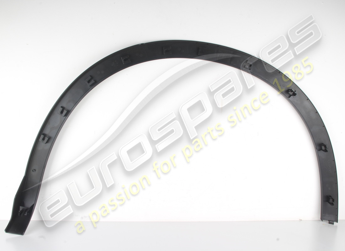 new maserati rh rear wheelarch trim. part number 670168153 (1)