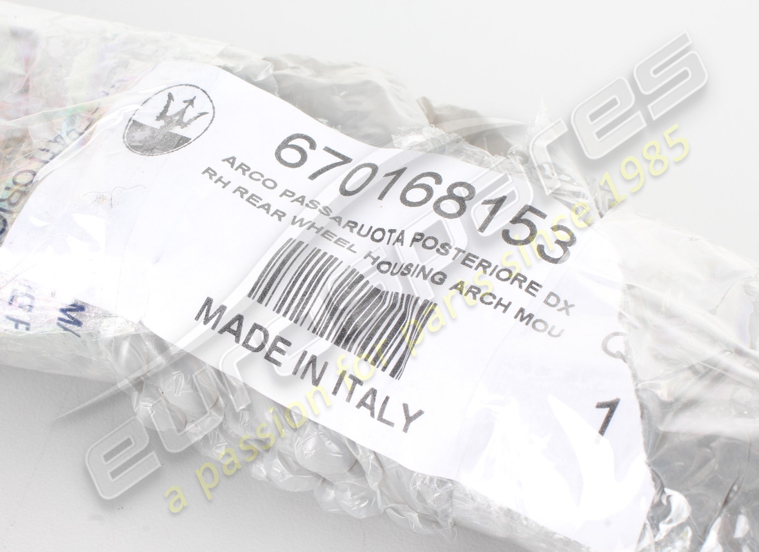 new maserati rh rear wheelarch trim. part number 670168153 (3)