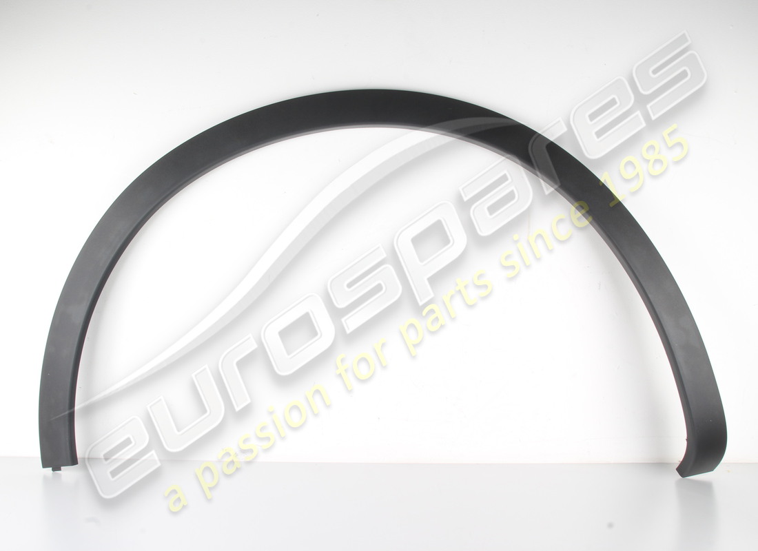new maserati rh rear wheelarch trim. part number 670168153 (2)