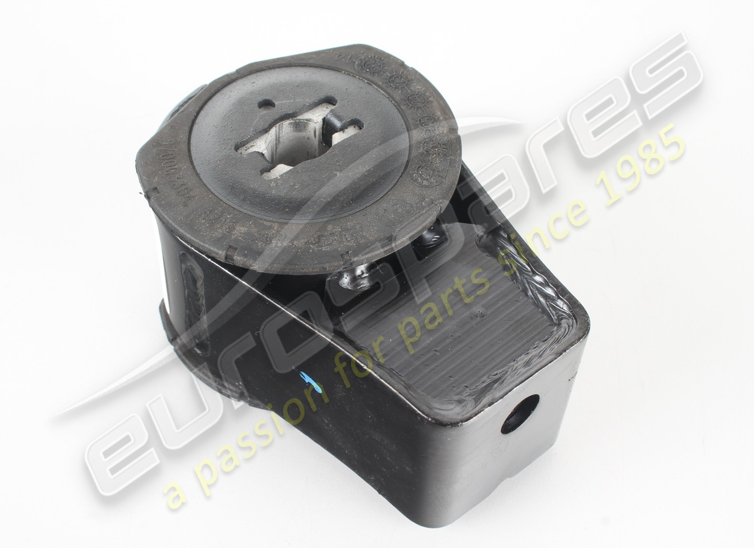 new maserati rubber bushing. part number 670003304 (1)
