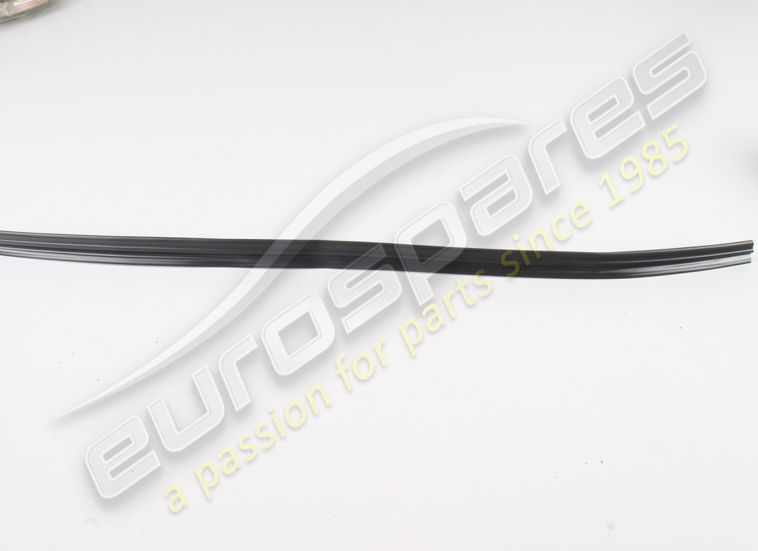 new ferrari rh moulding. part number 61546800 (1)