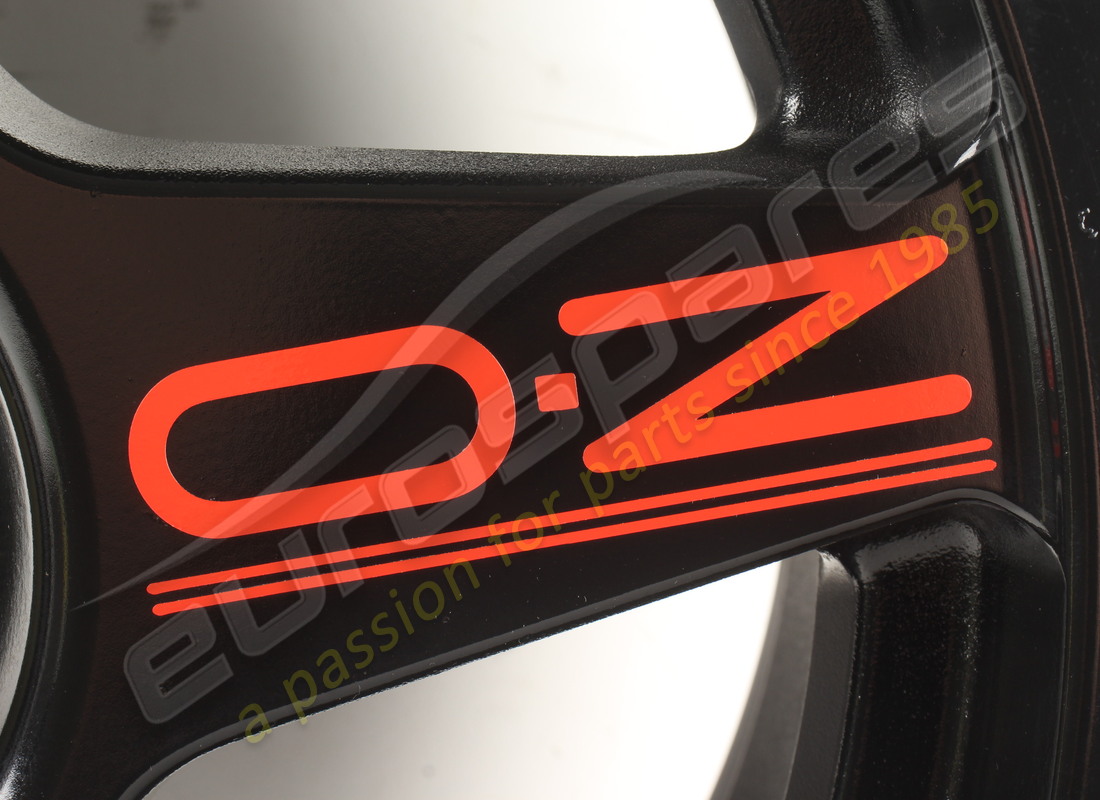 new ferrari front wheel - oz racing (9jx17''). part number a2082 (2)