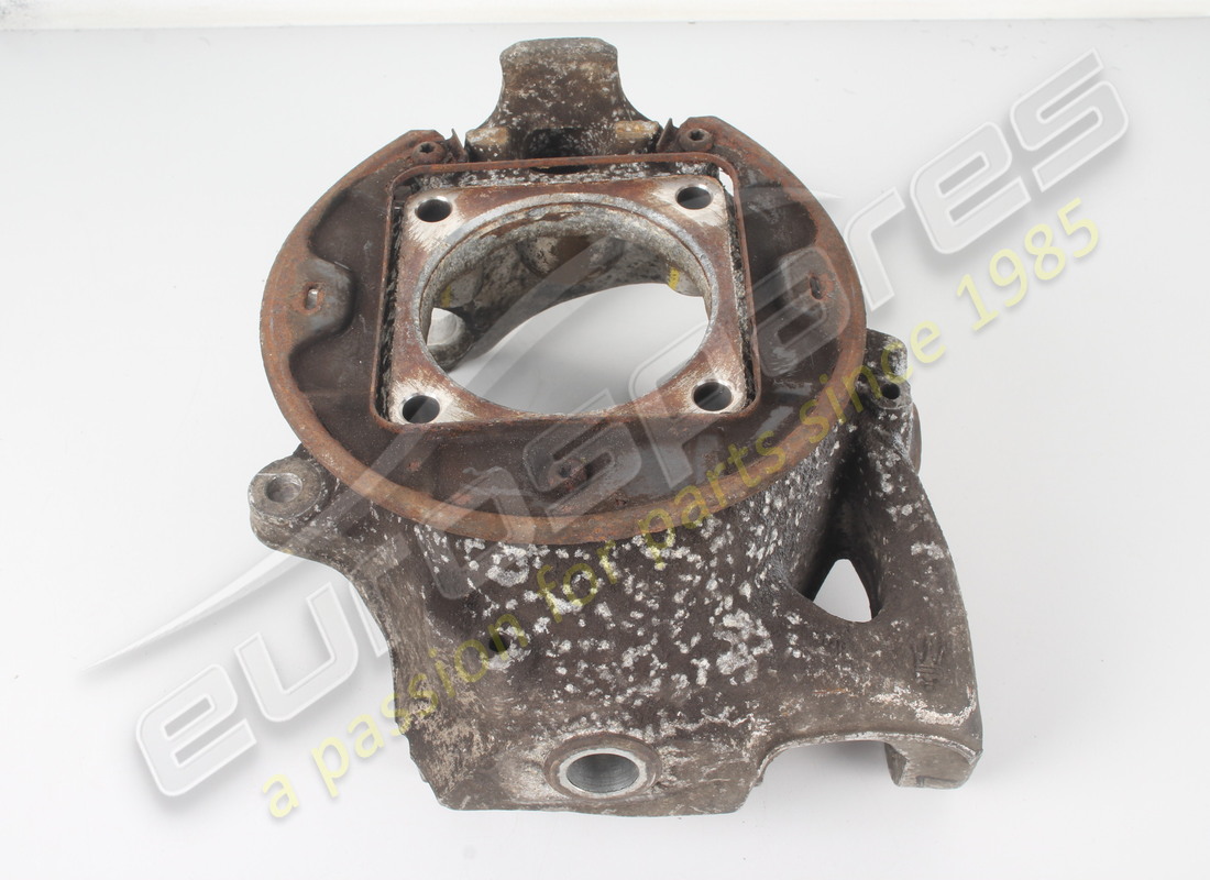 used maserati complete lh rear hub holde. part number 216251 (2)