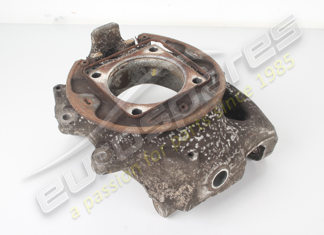 used maserati complete lh rear hub holde. part number 216251 (1)