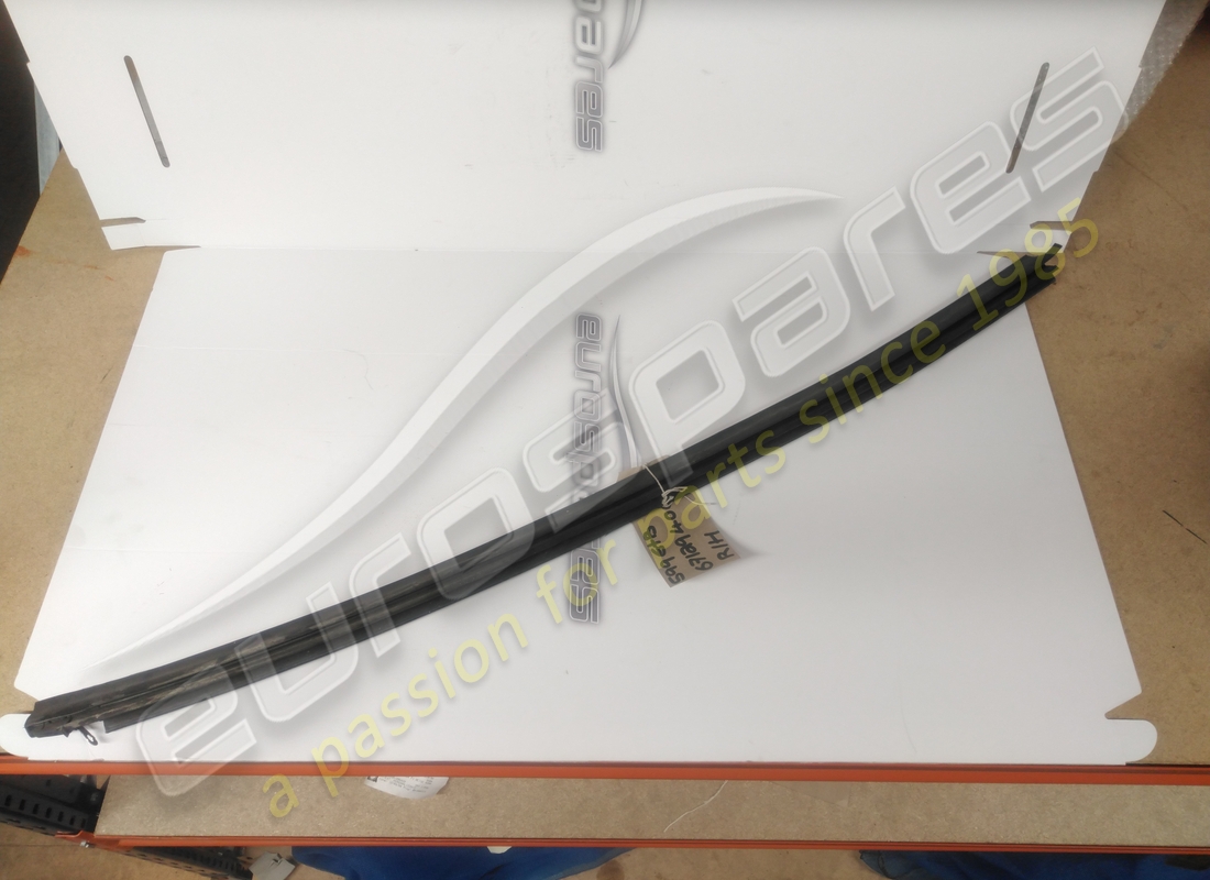 used ferrari rh outer glass scraper. part number 67129400 (2)