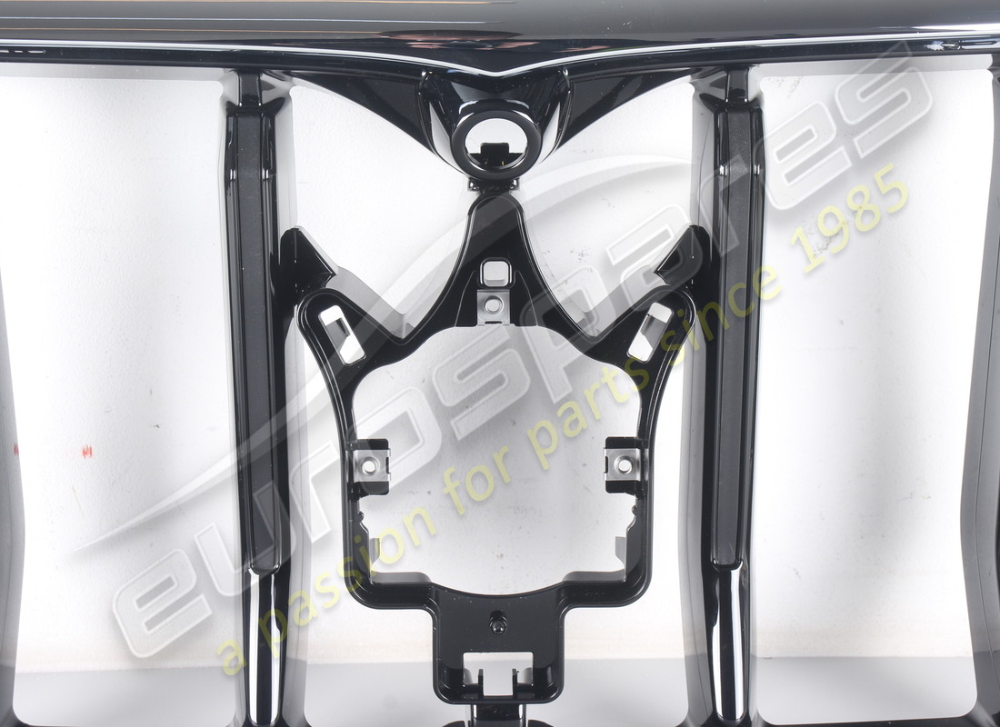 new maserati front grille assembly. part number 670165838 (4)