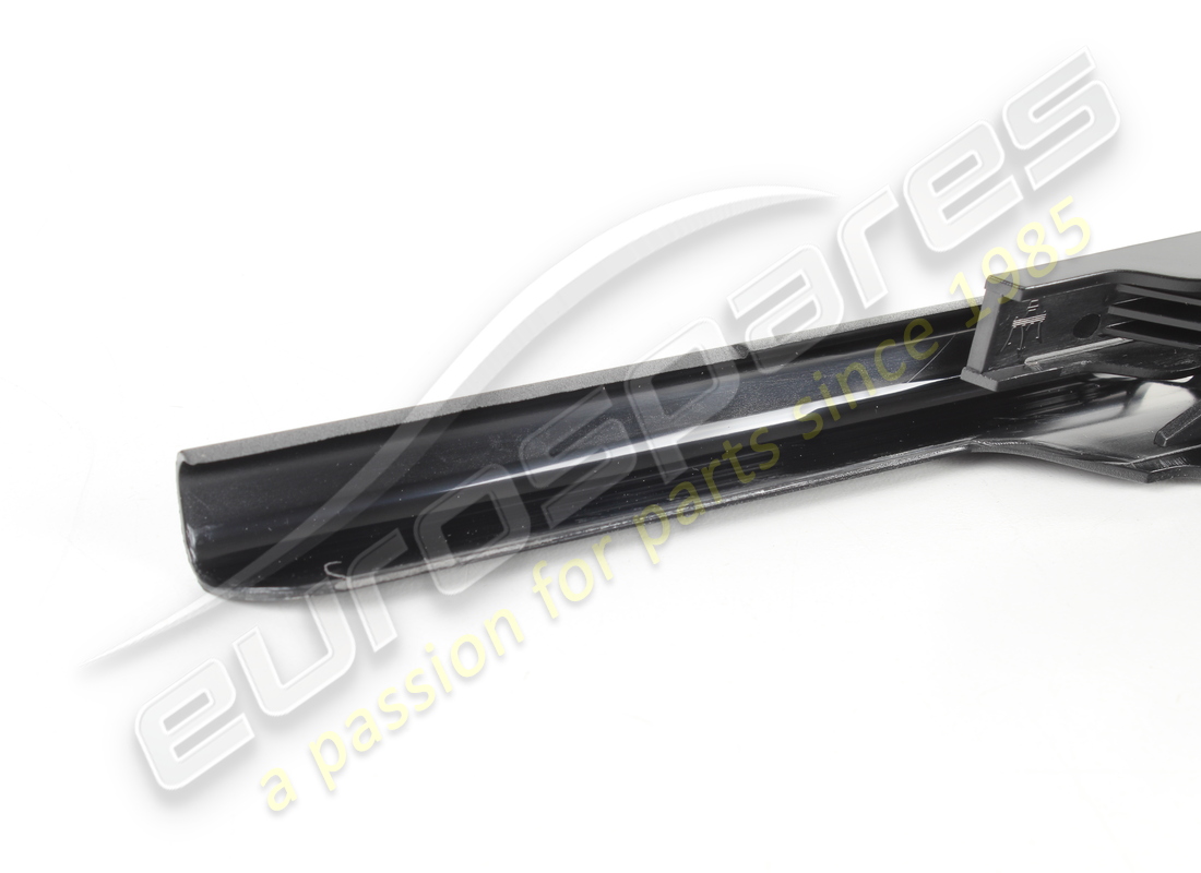 new maserati front lh covering front seat. part number 80669600 (3)