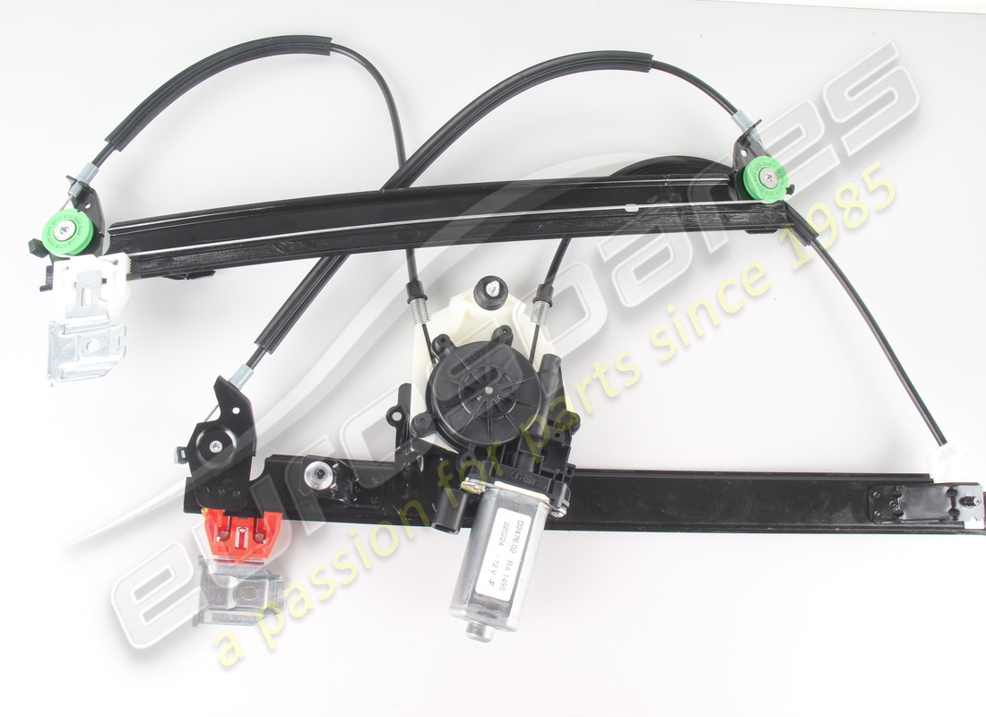new maserati rh front glass lift. part number 84934000 (1)