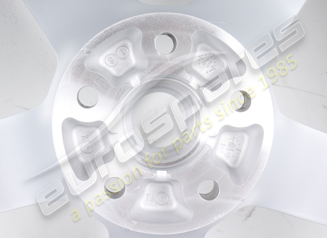 NEW FERRARI REAR WHEEL. PART NUMBER 328467 (4) new ferrari rear wheel. part number 328467 (4)