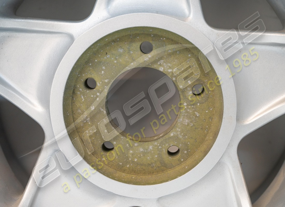 new (other) ferrari rear wheel (9x15). part number 109193 (3)