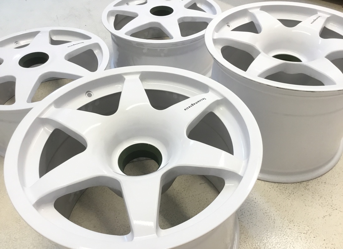 new lamborghini svr white racing centre lock wheels set. part number lwhe046 (5)