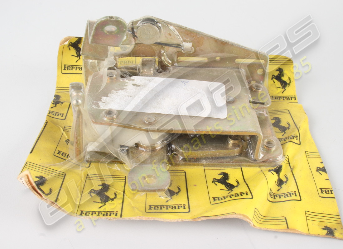 new ferrari lh door lock. part number 61775500 (3)