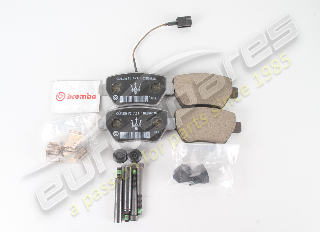 new maserati rear brake pads set. part number 673010327 (1)