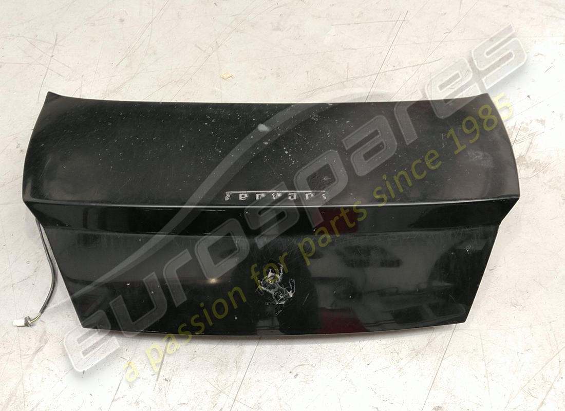 DAMAGED Ferrari BOOT LID COMPLETE . PART NUMBER 65377100 (1)