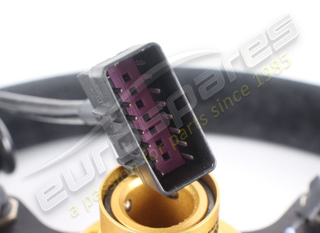 NEW FERRARI COMPLETE STEERING WHEEL. PART NUMBER 272167 (10) new ferrari complete steering wheel. part number 272167 (10)