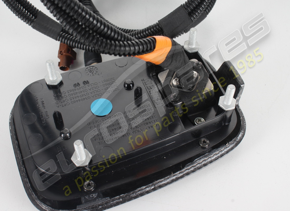 new ferrari rear fog light. part number 313974 (2)