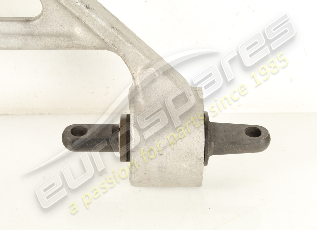 used ferrari lower rh arm. part number 277728 (4)