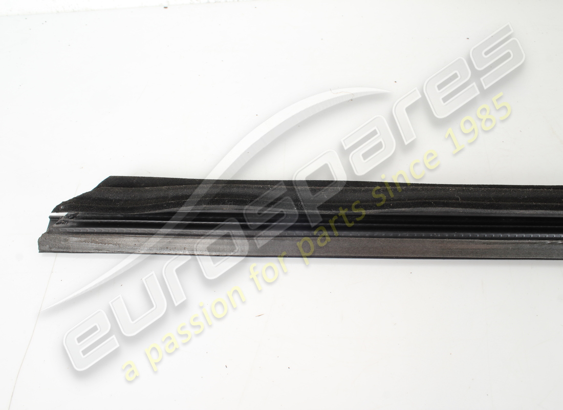 used maserati rh outer glass scraper gask. part number 82076000 (6)