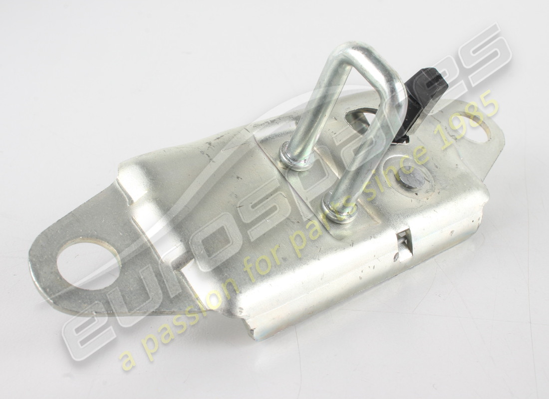 new maserati boot catch. part number 80052800 (1)