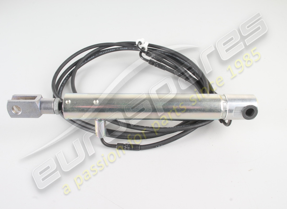 new ferrari rear guard rh cylinder. part number 66454300 (3)