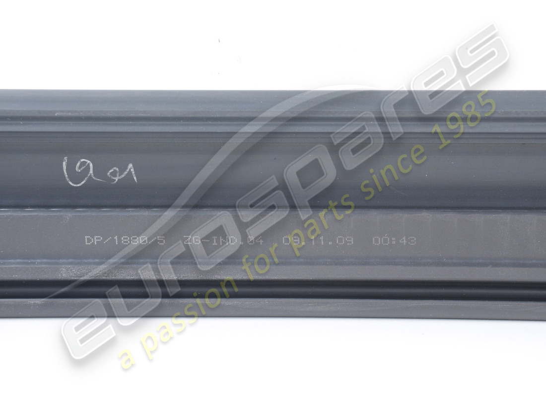 new ferrari front capote gasket. part number 80458300 (4)