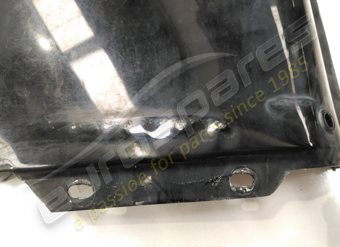 damaged ferrari rh cover panel. part number 63201500 (2)