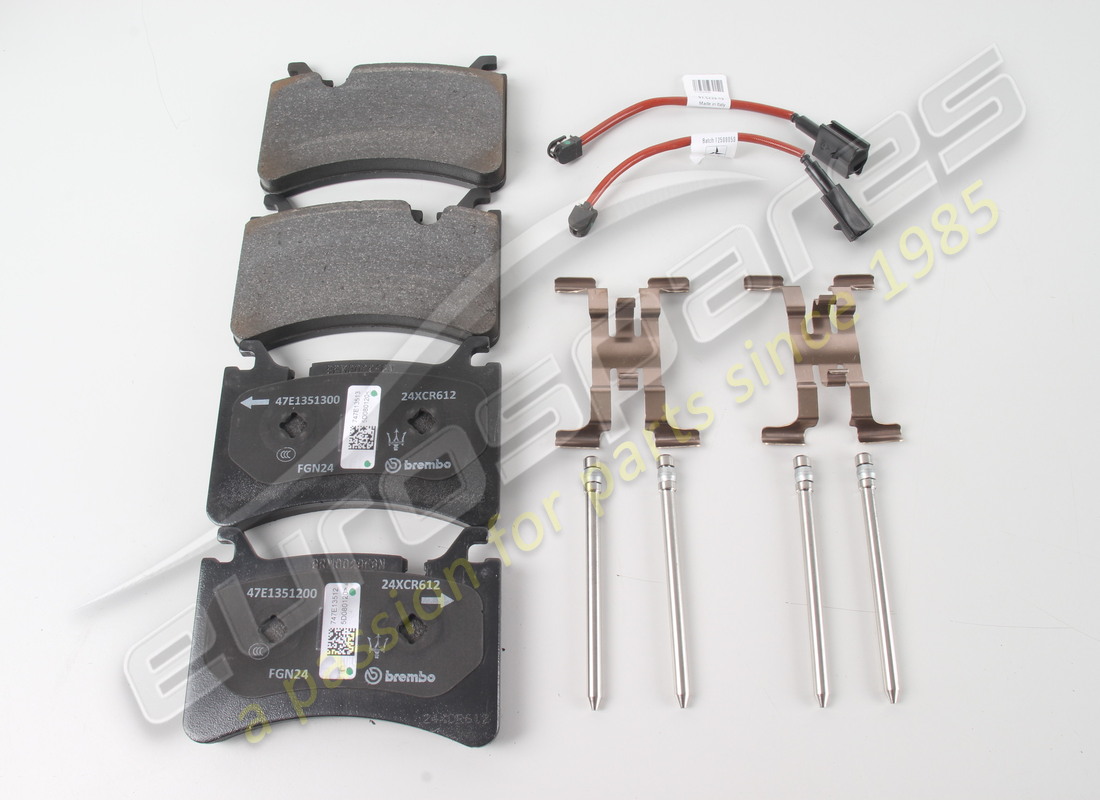 new maserati mc20 rear brake pads kit. part number 673012307 (1)