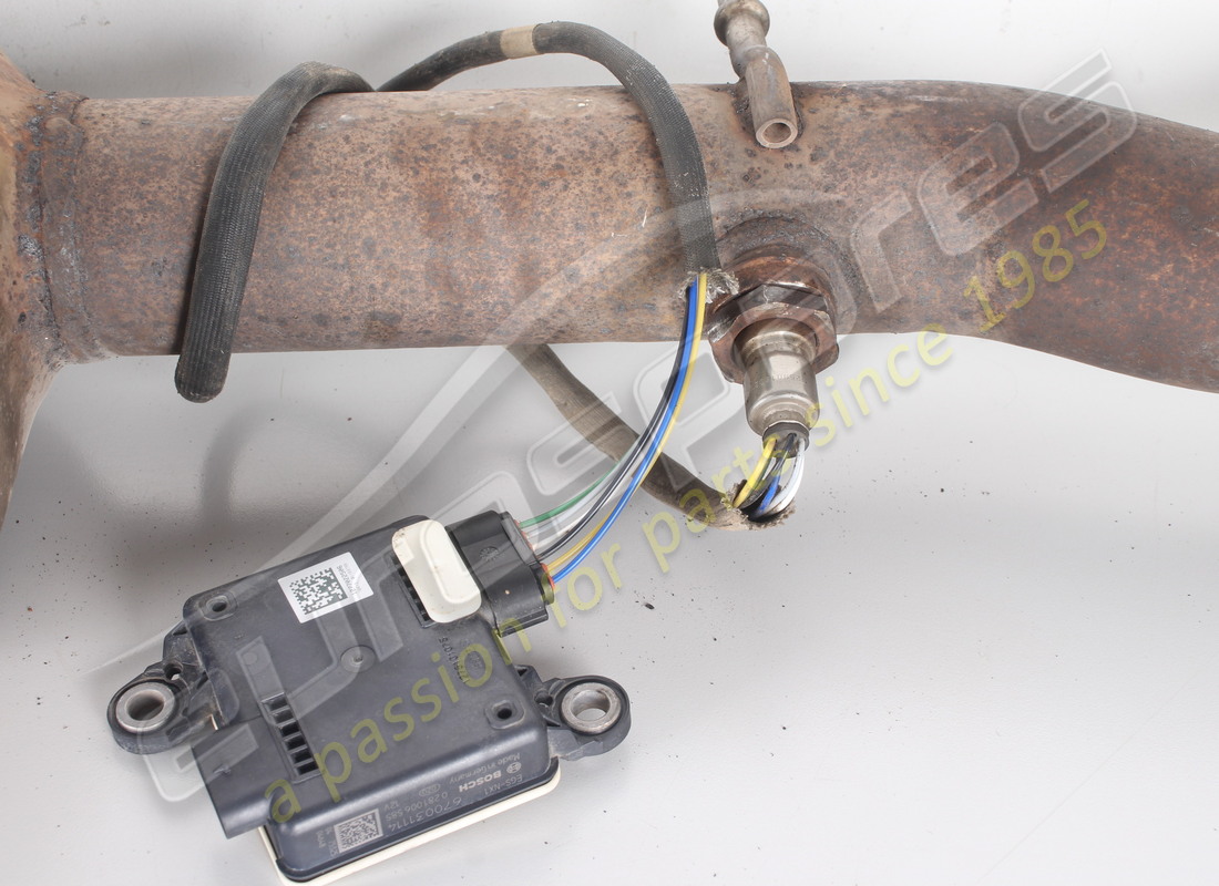 used maserati central muffler. part number 670034578 (5)