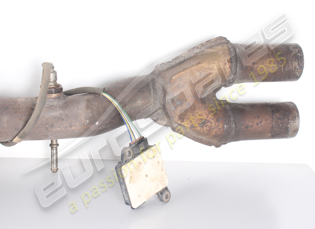 used maserati central muffler. part number 670034578 (4)