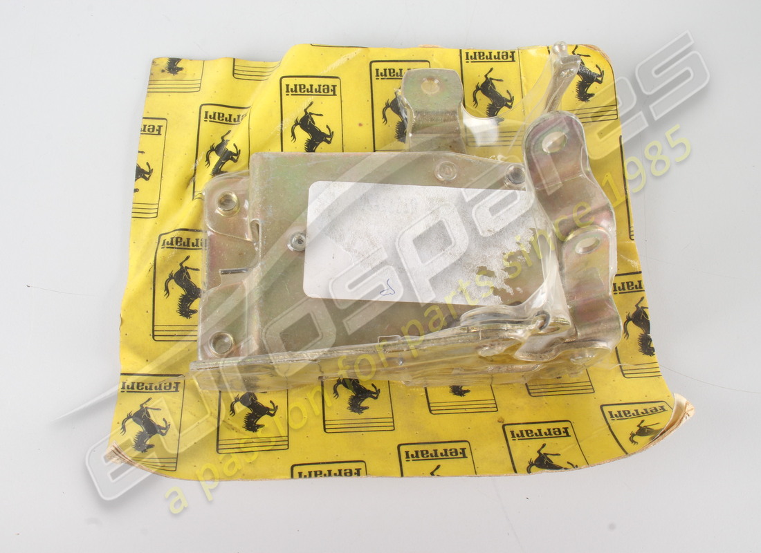 new ferrari lh door lock. part number 61775500 (1)