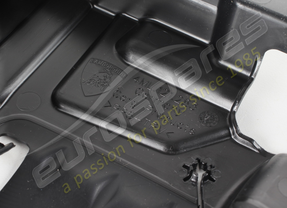 new lamborghini air duct part. part number 4ml121283 (3)