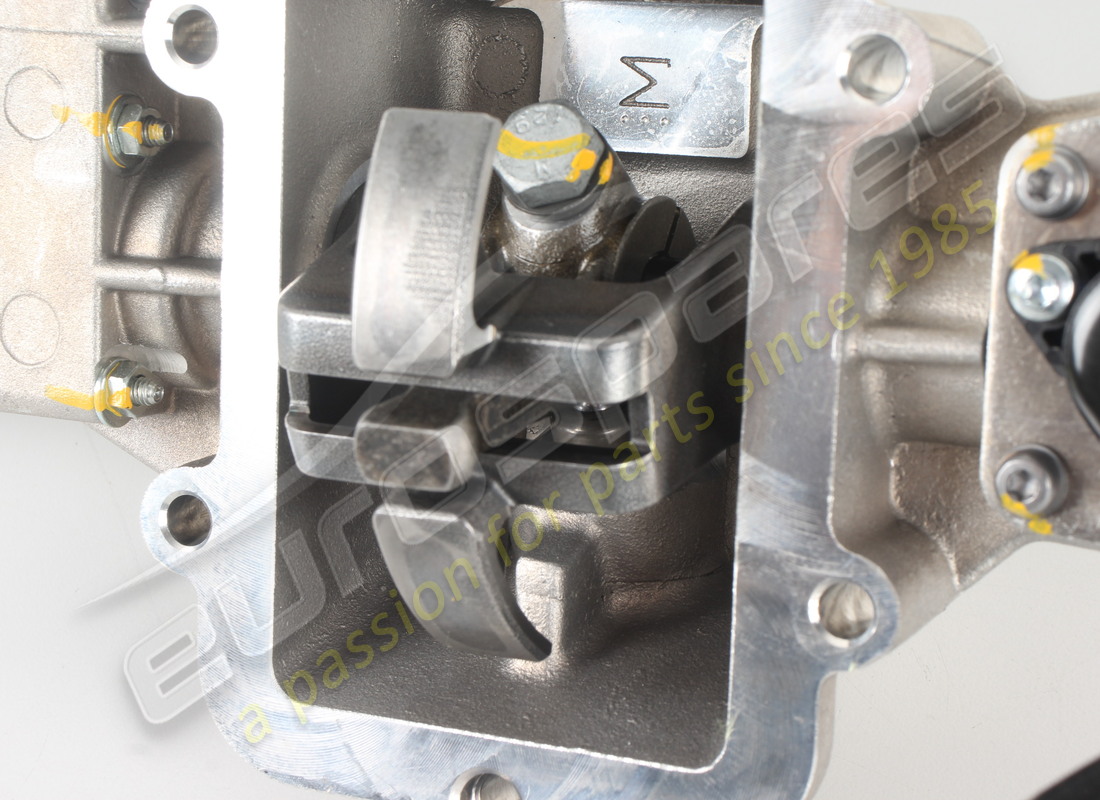 new maserati actuator with cover. part number 183064 (3)
