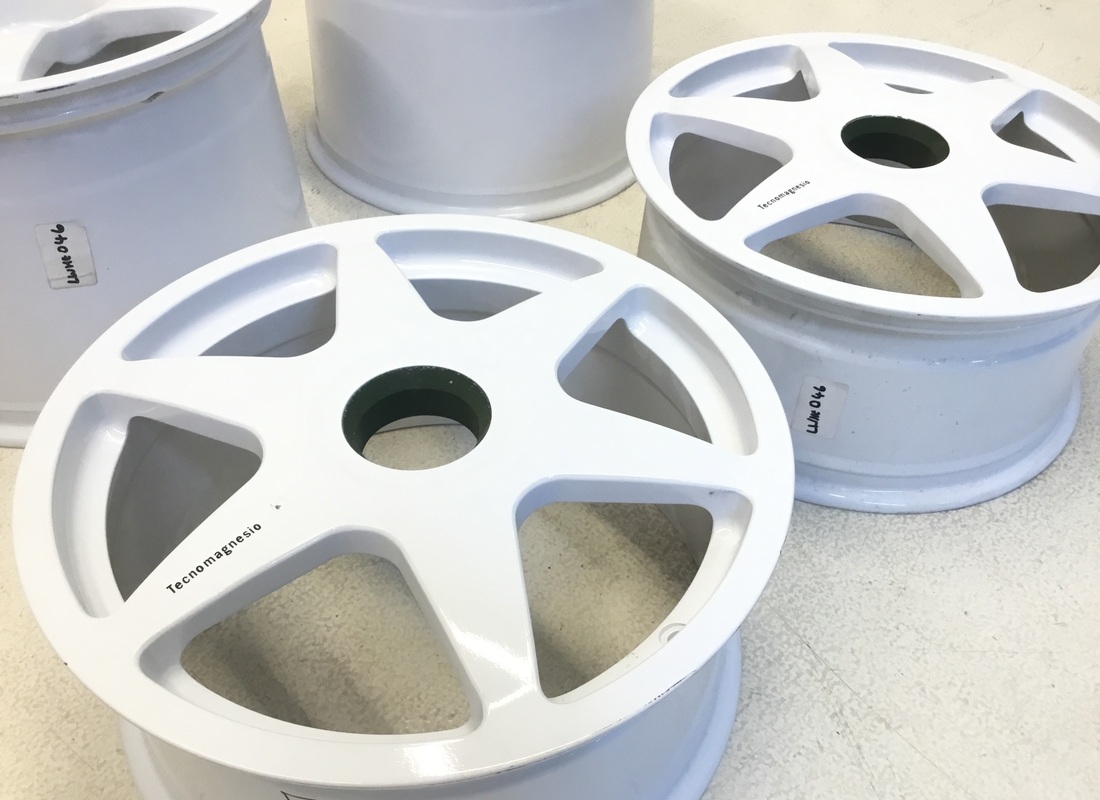 new lamborghini svr white racing centre lock wheels set. part number lwhe046 (7)