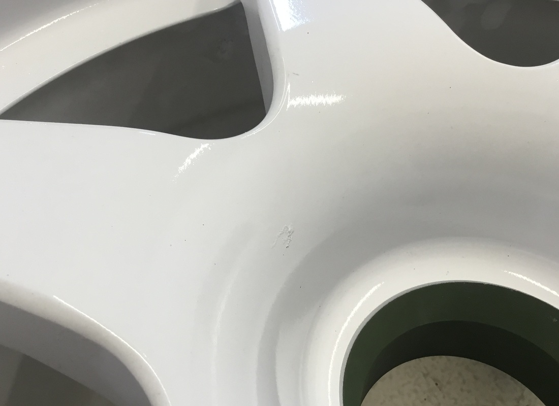 new lamborghini svr white racing centre lock wheels set. part number lwhe046 (8)