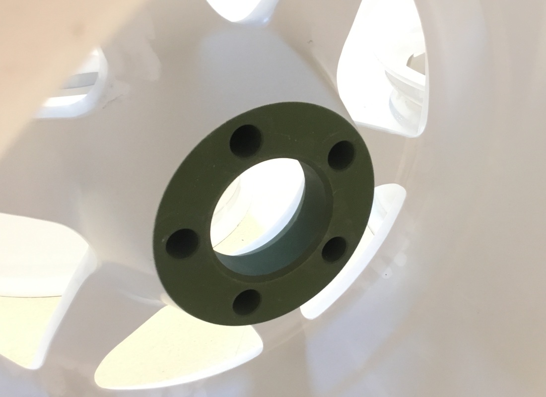 new lamborghini svr white racing centre lock wheels set. part number lwhe046 (12)