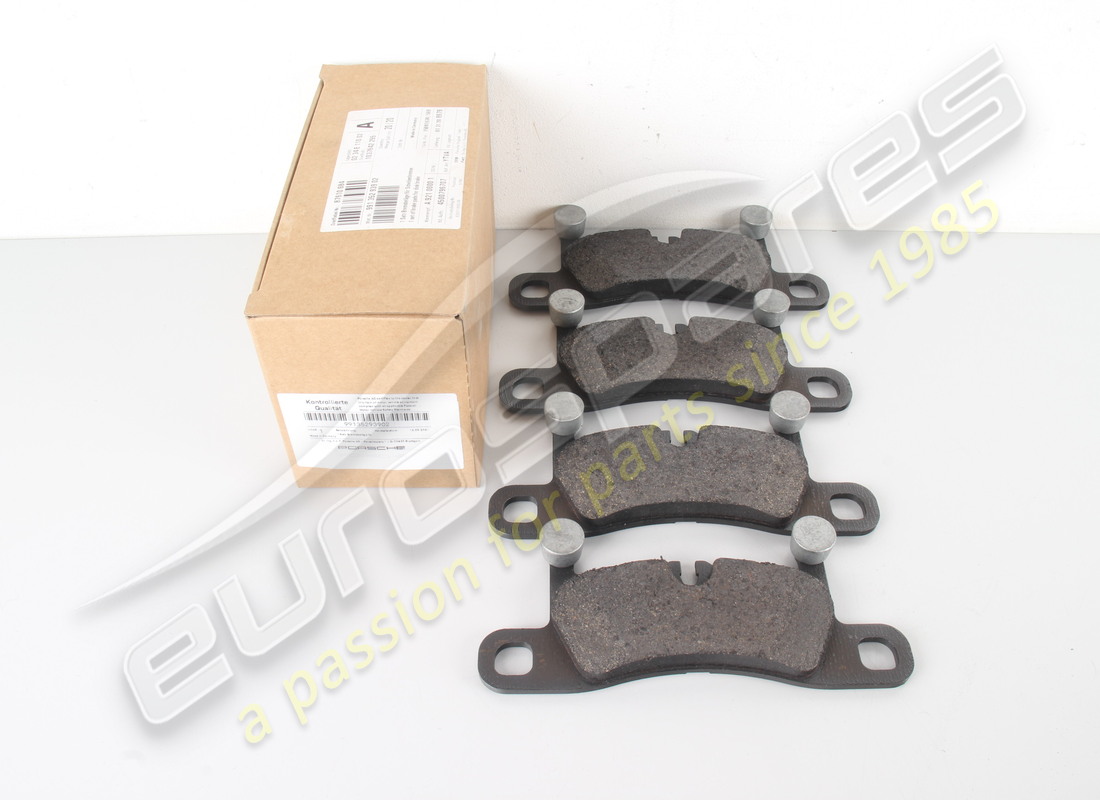 new porsche 1 set of brake pads for disc. part number 99135293902 (2)