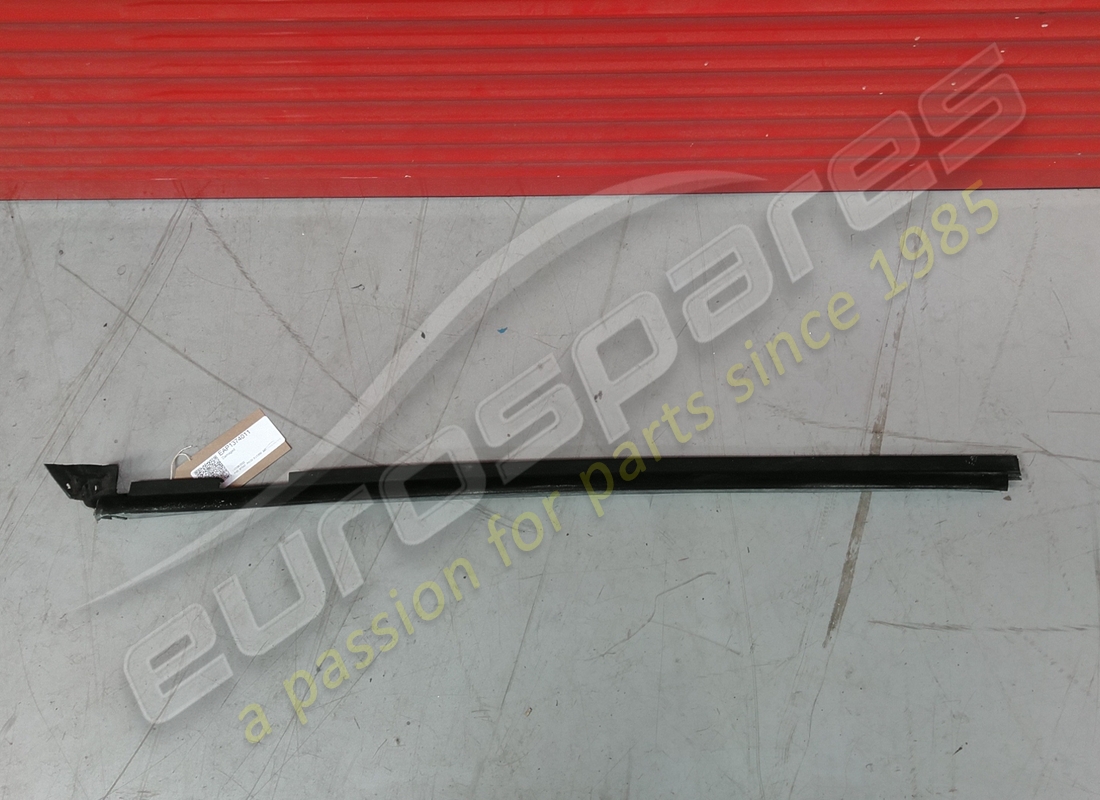 DAMAGED EUROSPARES LH INNER WINDOW SCRAPER & GASKET. PART NUMBER EAP1374011 (1) damaged eurospares lh inner window scraper & gasket. part number eap1374011 (1)