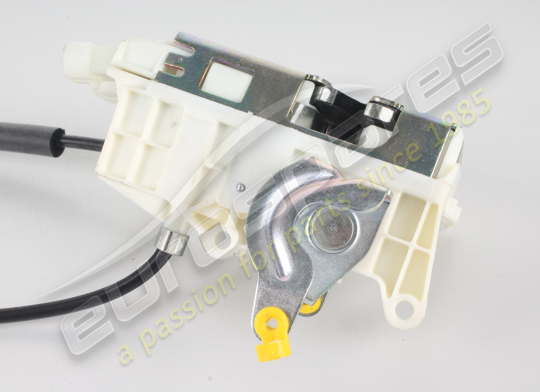 new ferrari lh door lock complete. part number 69998100 (4)