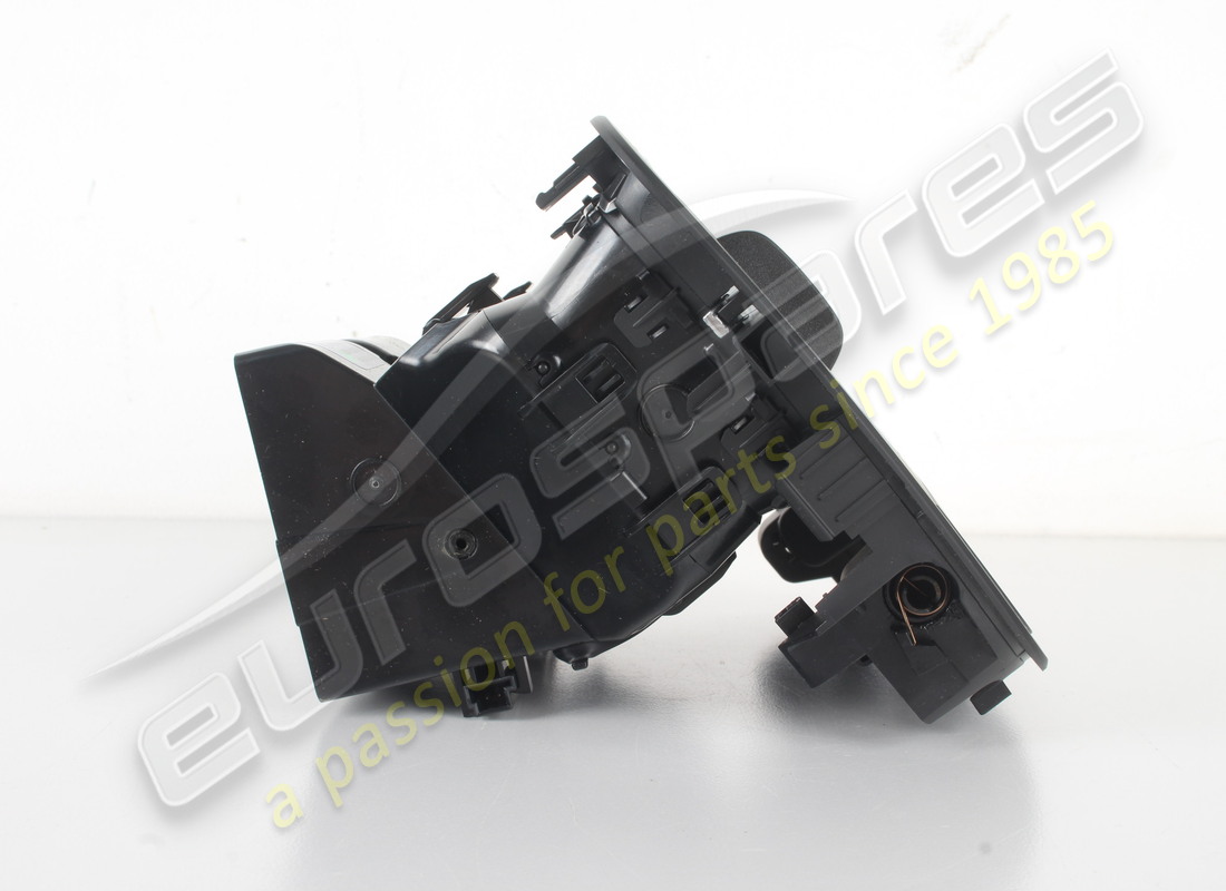 new maserati rear air vent. part number 670149418 (3)
