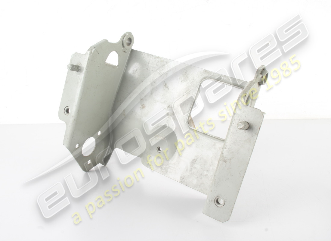 new ferrari rh bracket. part number 62131300 (1)