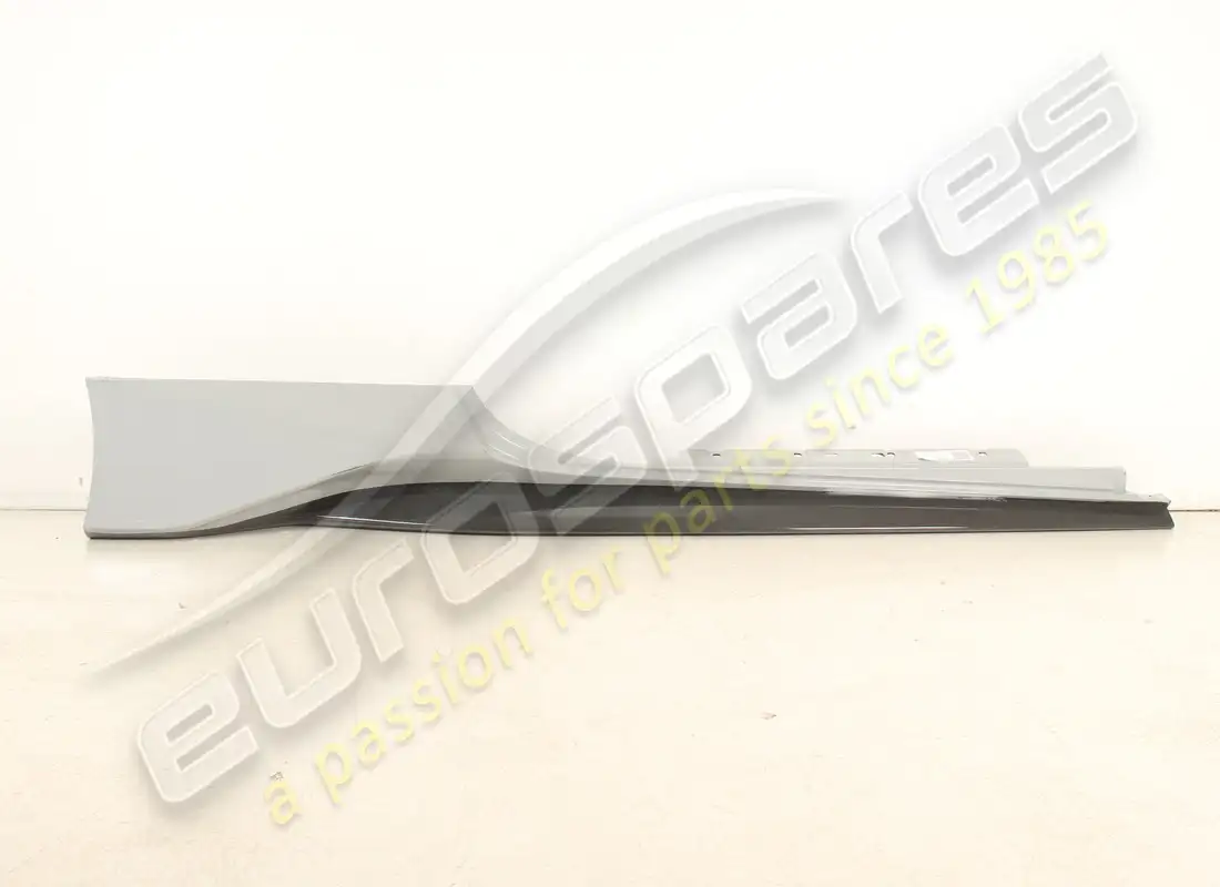 new (other) ferrari complete rh underdoor trim. part number 766048 (1)