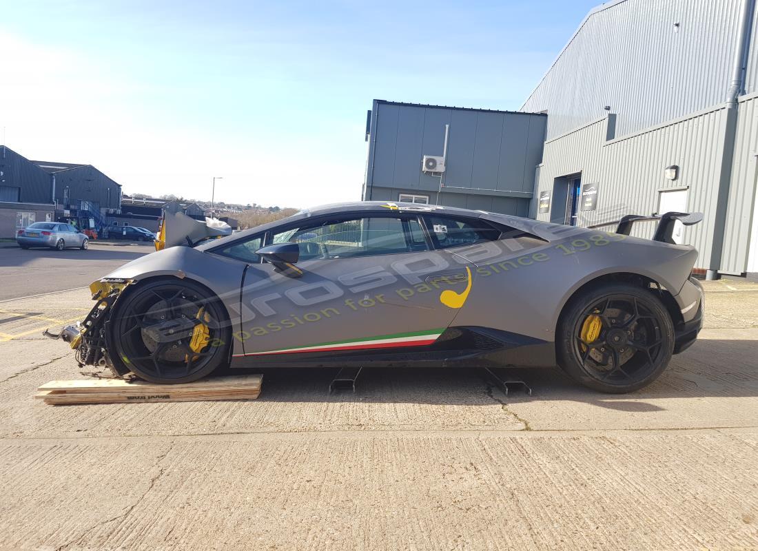 lamborghini performante coupe (2018) with 0 miles, being prepared for dismantling #2