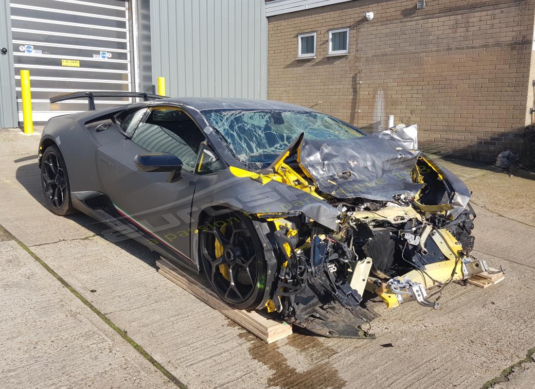 lamborghini performante coupe (2018) with 0 miles, being prepared for dismantling #7