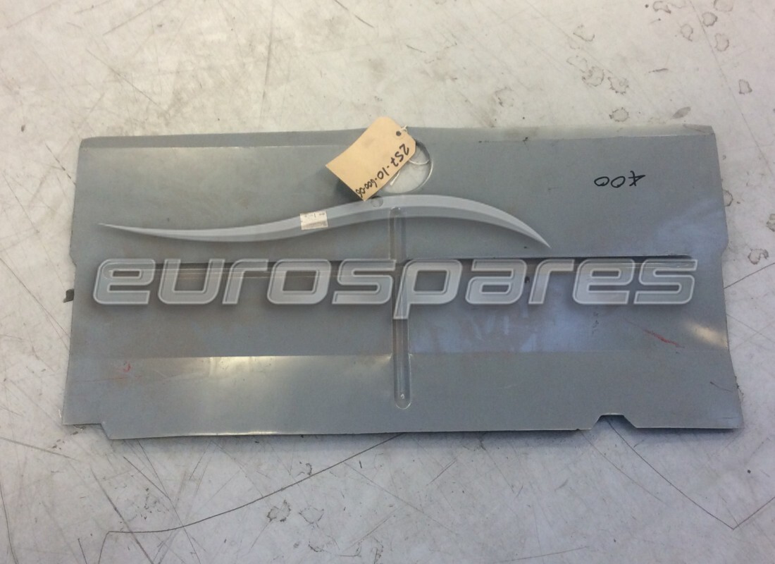 new ferrari centre radiator panel. part number 2571060006 (1)