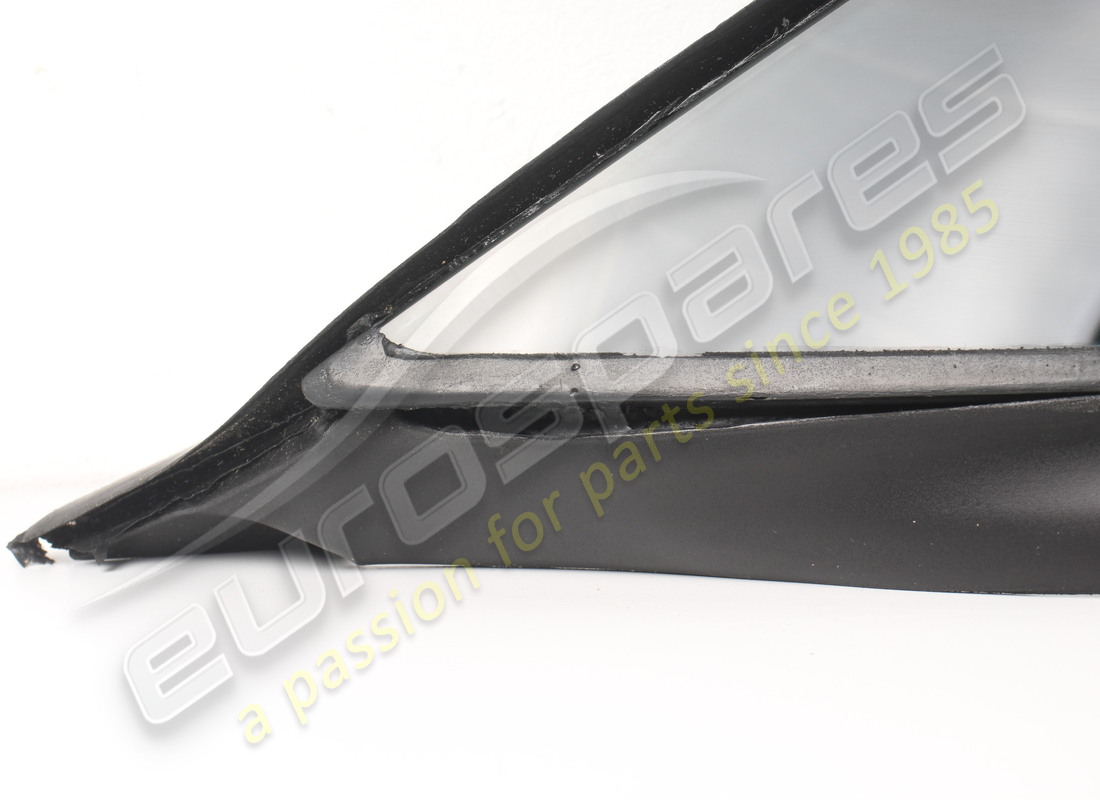 new ferrari rh rear lateral window. part number 82321100 (4)